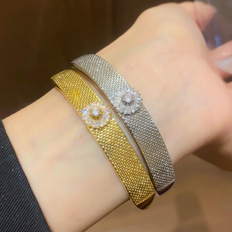 18K Gold Plated Zircon Flower Bangle - European & American Trend, Light Luxury Fashion Bracelet for Women