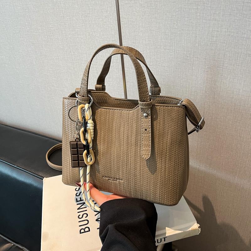 This year's popular bags women's 2025 new autumn and winter retro versatile shoulder messenger bag Korean version portable bucket bag