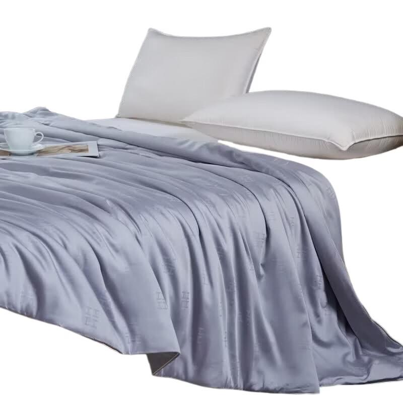 Hodo Elegant Grey Jacquard Tech Fiber Quilt