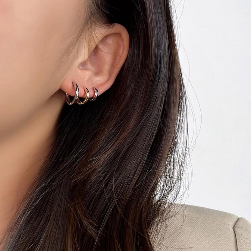 Simple Hoop Earrings - Niche Design with A Sophisticated Touch. High-end Hoop Earrings for Women. Circular Ear Ornaments.