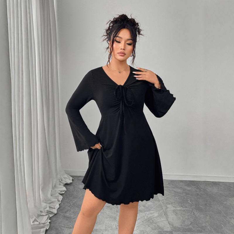This Is A Sexy V-neck Lace-up Dress That Makes Women Look Slimmer and Covers Their Bellies