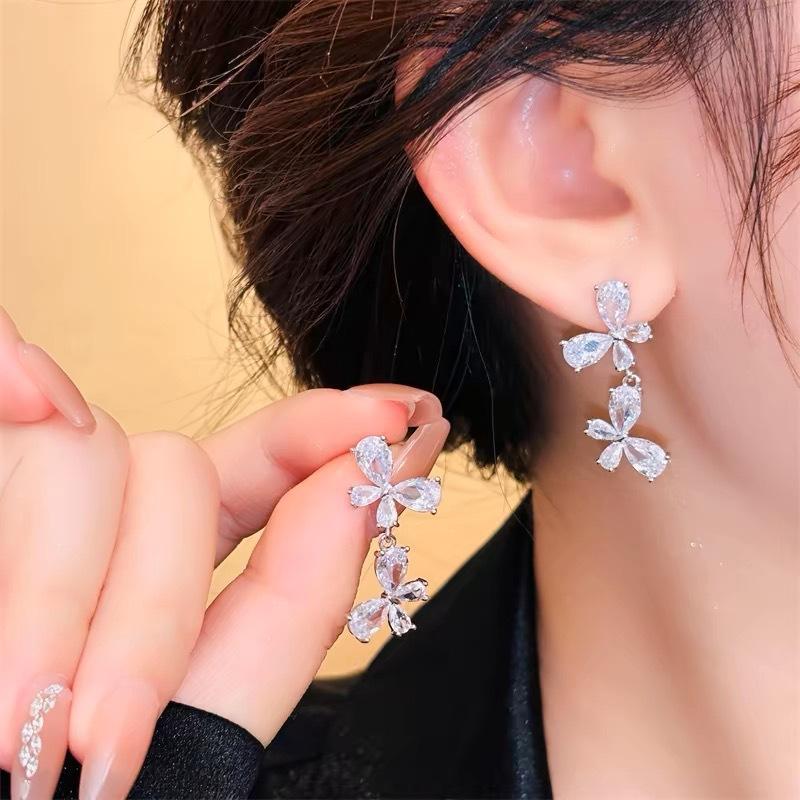 Spring and summer butterfly flashing zircon earrings, high-end elegant lady, sweet and cute butterfly versatile exquisite ear jewelry