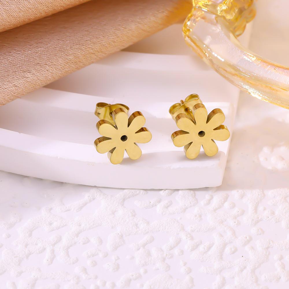 Элегантный набор украшений из титановой стали с ромашками: Ожерелье, Браслет и Серьги с Изысканным Дизайном Подсолнуха