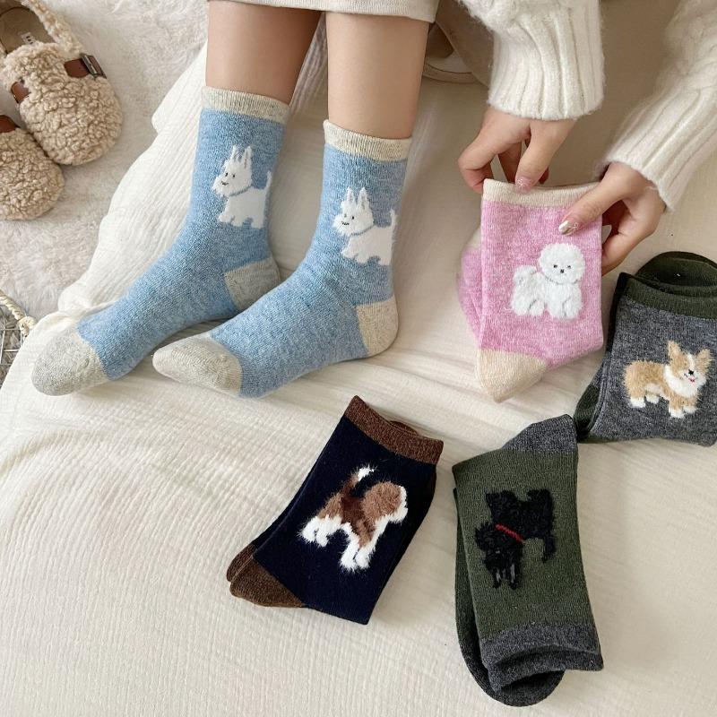 Damskie skarpetki z futra z kreskówek dla kobiet na jesień i zimę, ciepłe, grube skarpetki z włosia, dopasowane kolorystycznie skarpetki środkowe
