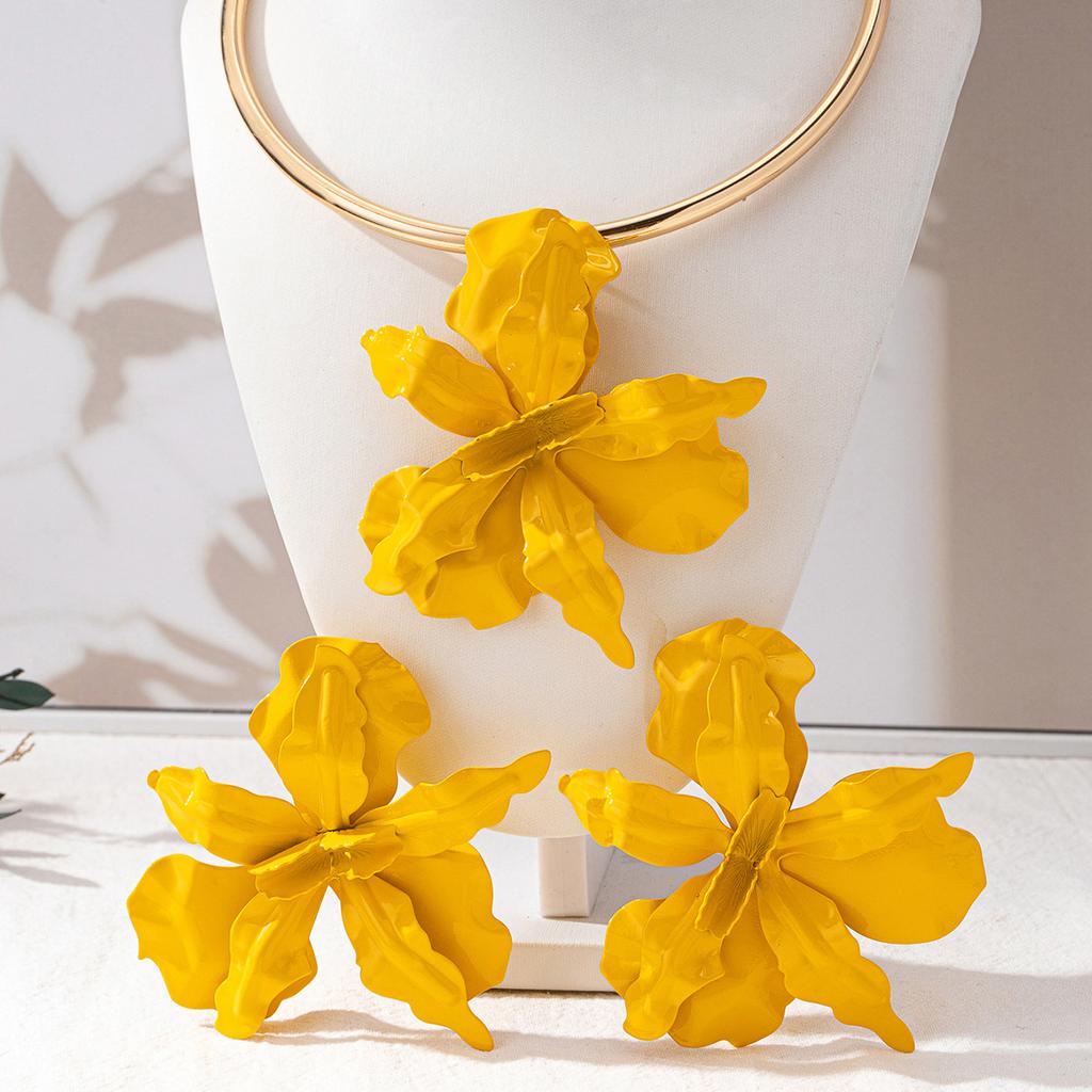 Personalized Exaggerated Flower Pendant Collar Earrings Set Women'S Fashion Street Shot Irregular Petal Jewelry
