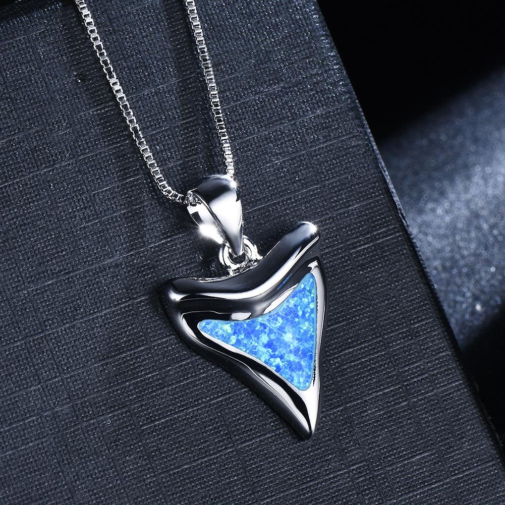 European and American Style Fashionable Small Accessories Triangle Necklace Pendant with Simple Temperament