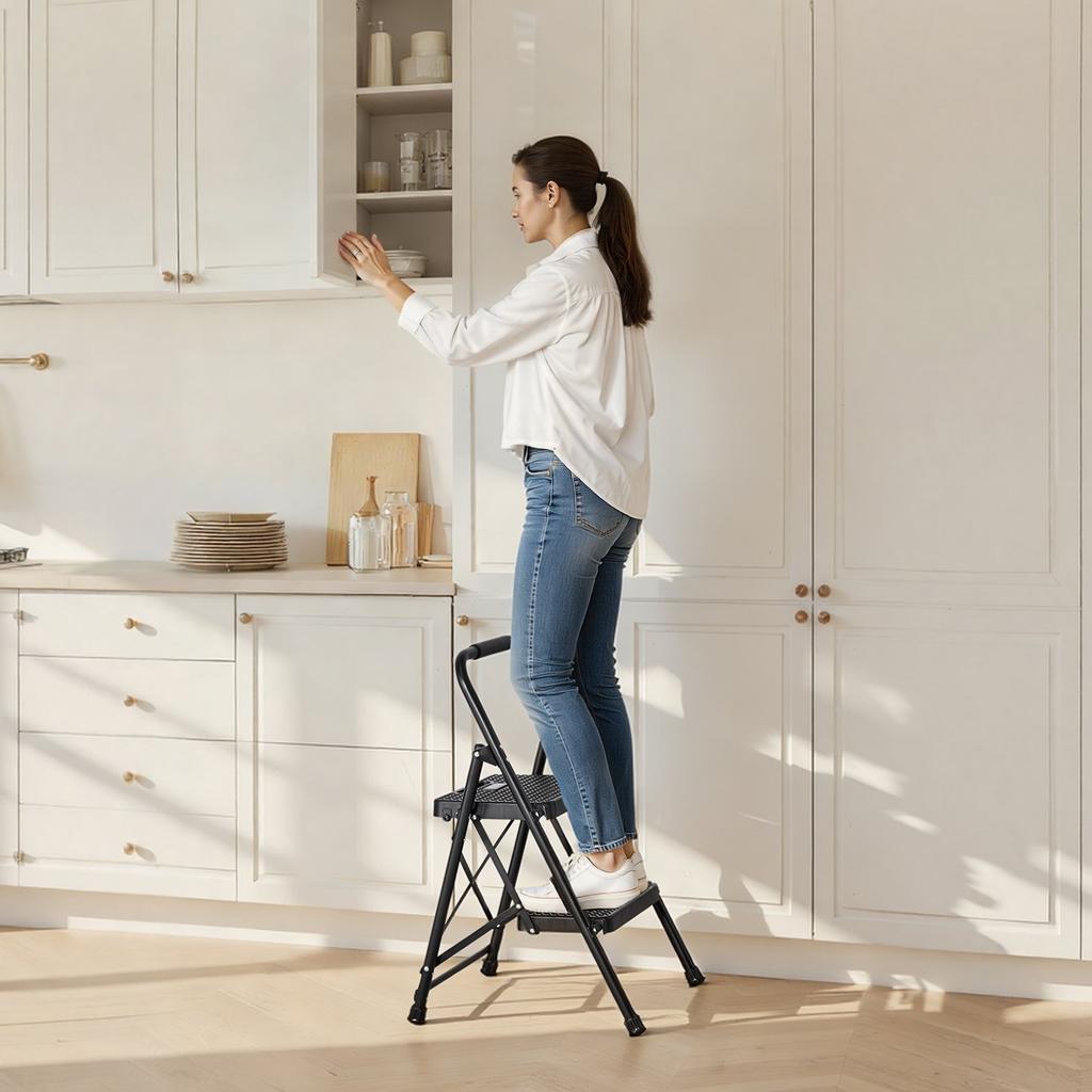 VEVOR 2 Step Ladder, Folding Step Stool with Wide Anti-Slip Pedal and Comfort Handgrip, Lightweight 272 kg Capacity Portable Steel Ladder