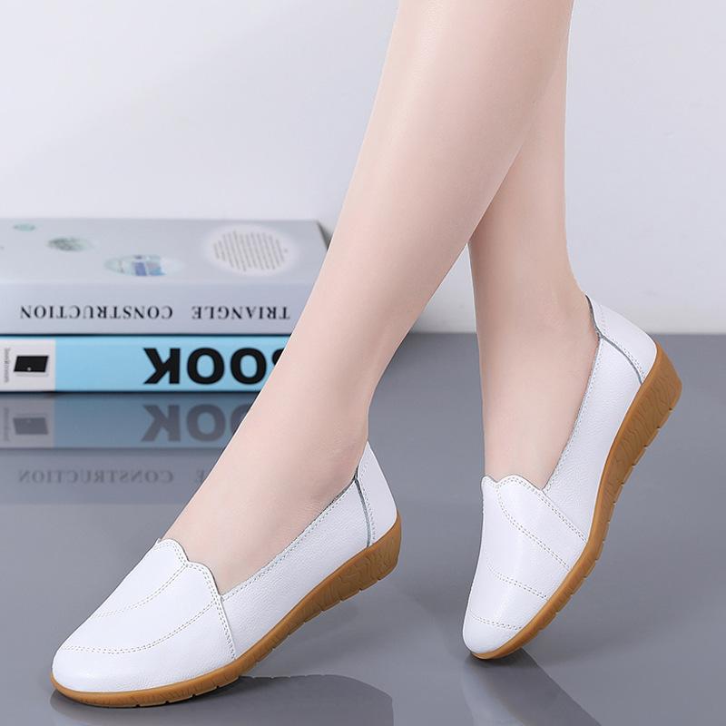 Spring and Autumn Soft-soled Leather Shoes for Women Middle School Mother Doodle Shoes Large Size Flat Leather Small White Shoes Retro Style