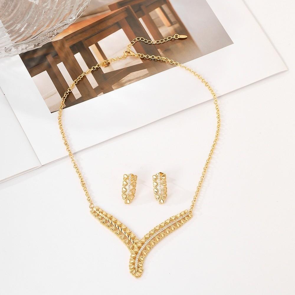 Dainty Flower Stud Earrings Elegant Necklace and Earrings Gold Plated Zinc Zinc Alloy Jewelry Set Bridal