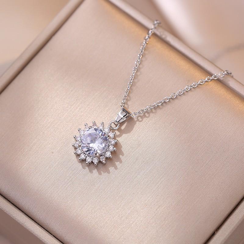 Women's Fashion Heart Pendant Necklace - Elegant, Simple Design, Versatile Clavicle Chain Jewelry