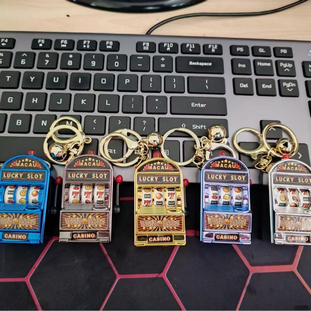 Retro Joystick Fruit Machine Keychain: Playable Spin Wheel Pendant Toy