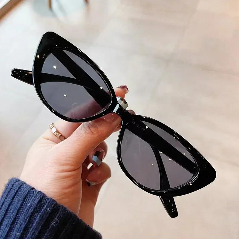 

Vintage Small Frame Cat Eye Sunglasses Women Men Popular Sun Glasses Solid Luxury Brand Designer Retro Shades UV400 Protection