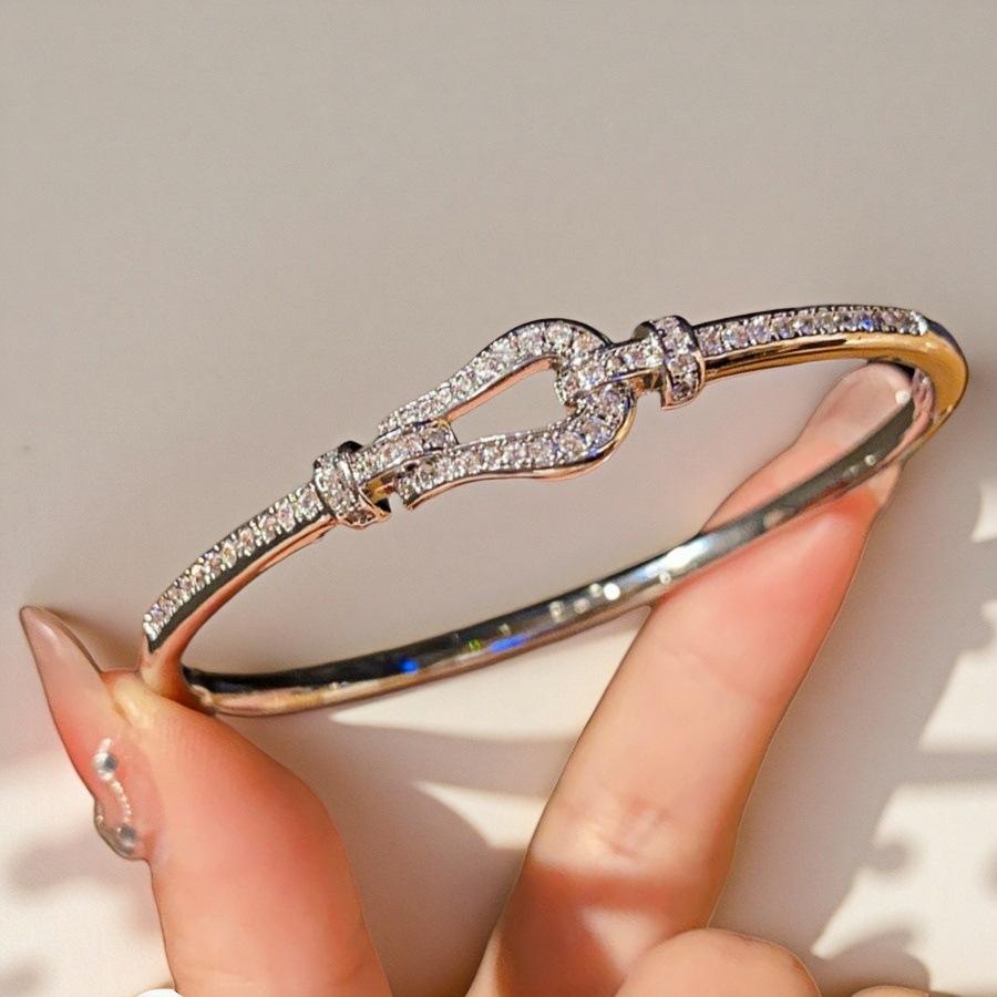 2026 Knot Bracelet Women's Premium Light Luxury Diamond Plated 18K Gold Kink Bracelet Jewelry Hand Jewelry