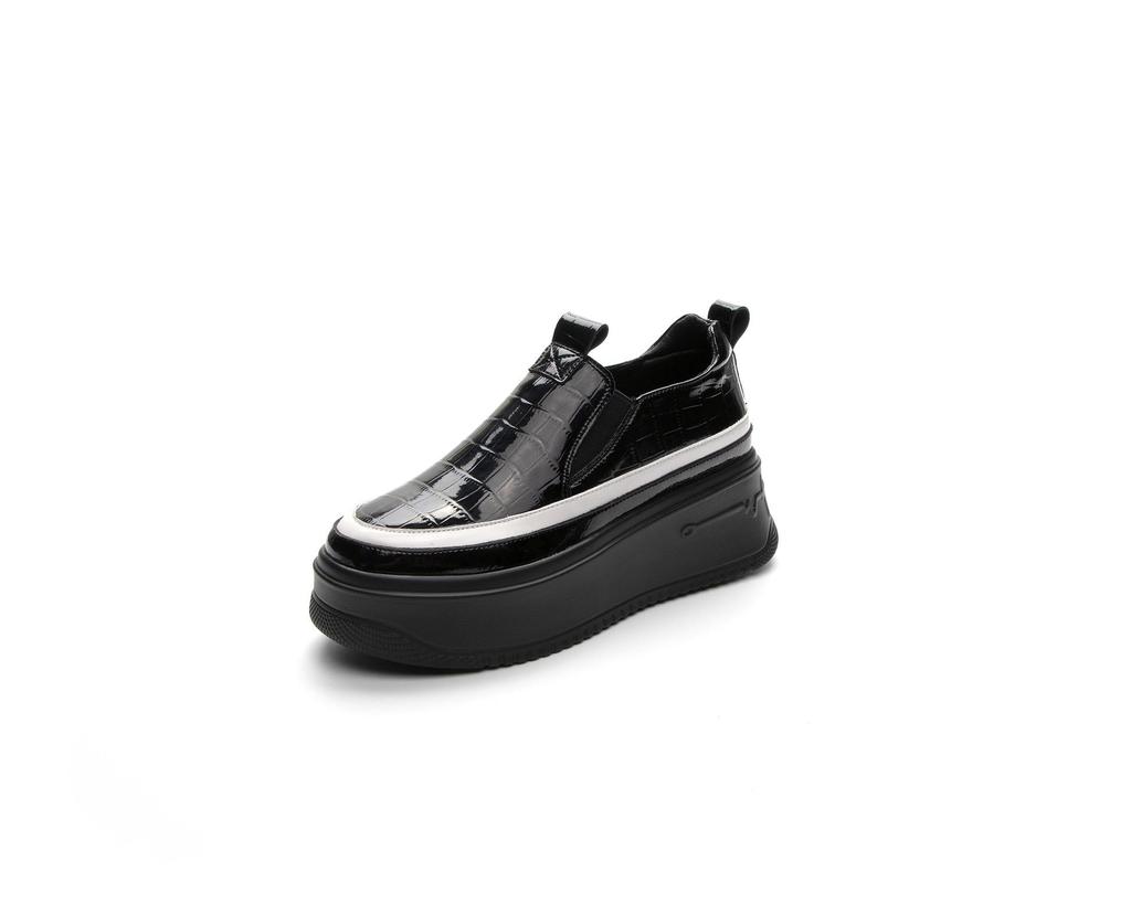 2024 Spring/Autumn Women's British Platform Slip-On Shoes with Thick Sole