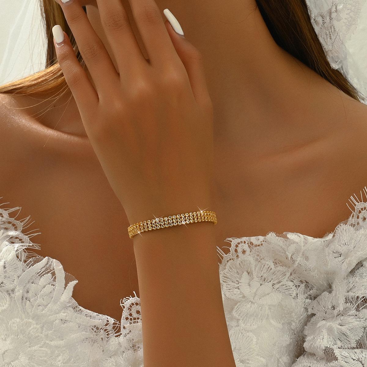 

Комплект позолоченных украшений: Индийский и Дубайский дизайн с ожерельем, браслетом, кольцом и серьгами из циркония