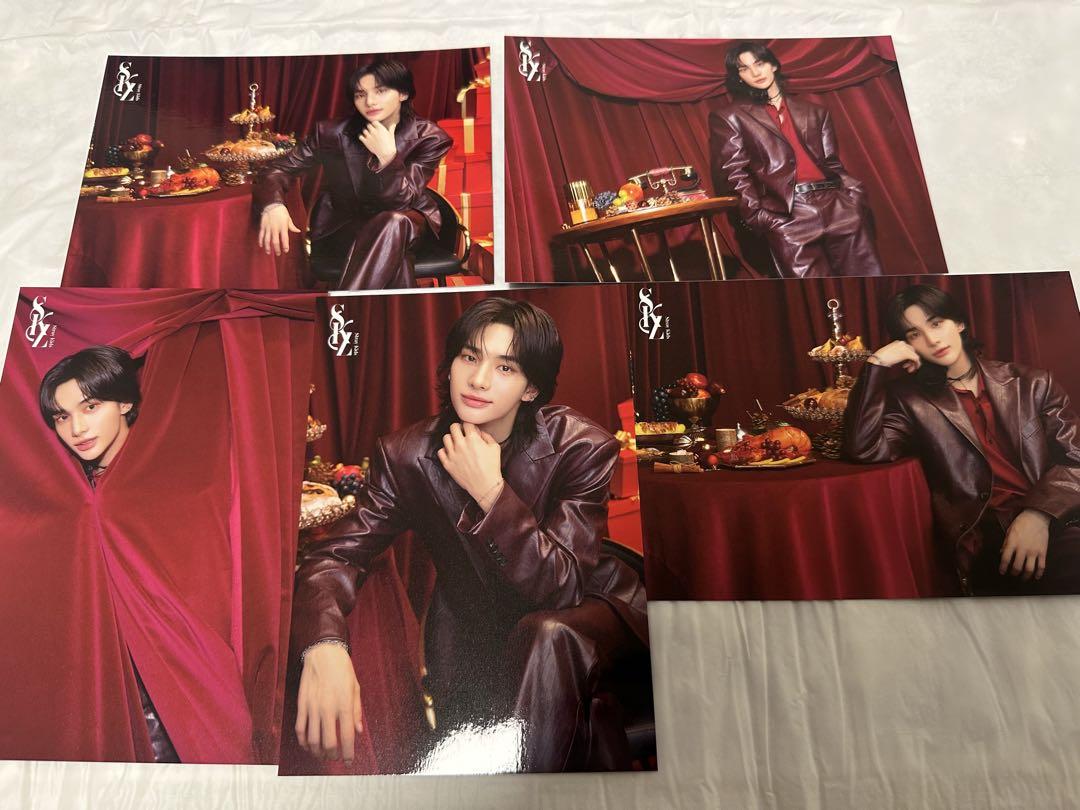 

[USED] stray kids hyunjin runtrail pop-up popup sukiz