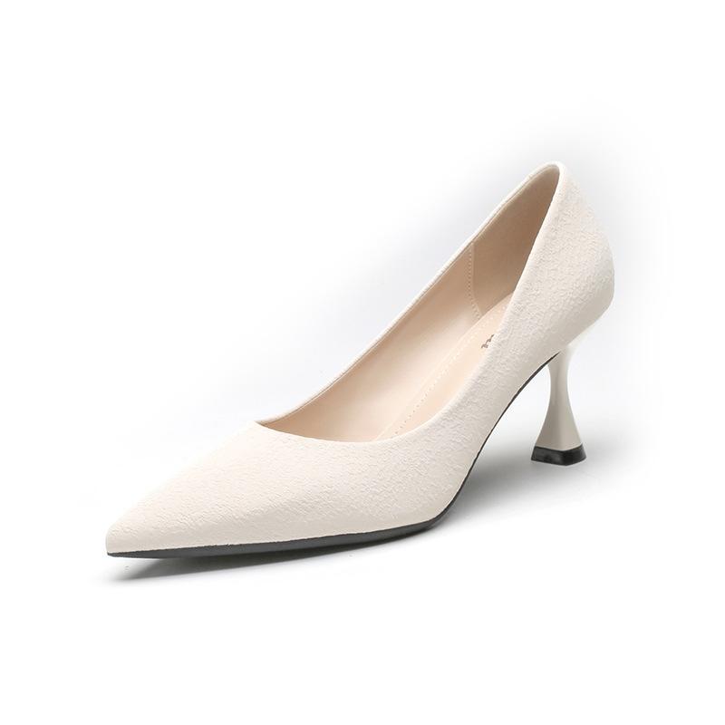 Professional commuter temperament high heels 2025 Korean version thin heel pointed fashion women's shoes black soft leather OL work shoes