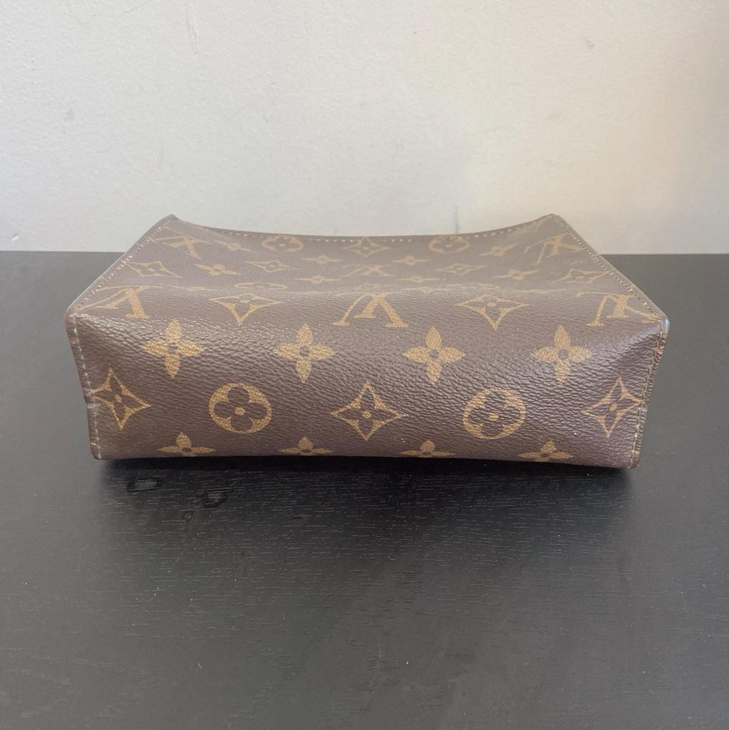 [Pre-Owned] Poche Toilette 19 Classic Monogram Versatile Portable Canvas Toiletry Bag Clutch - Very Good #4QWCT9