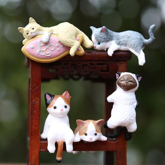 Car Ornament Lightweight Mini Cat Figurine Computer Monitor Office Desk Decoration Car Dashboard Accessories