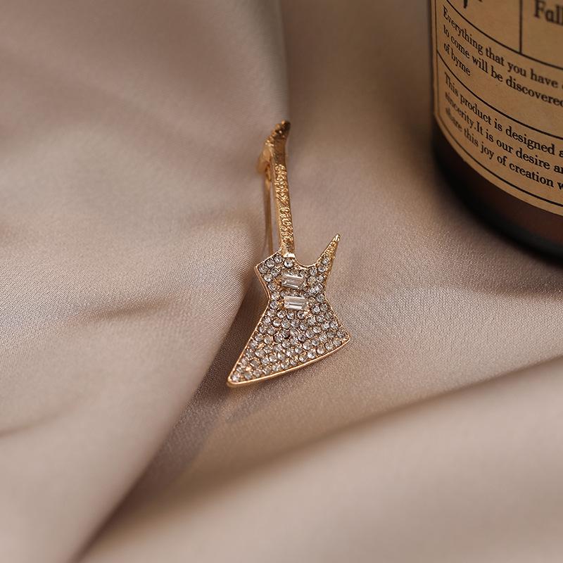 Elegant Butterfly Brooch: Luxurious Suit Accessory & Stylish Corsage for Women