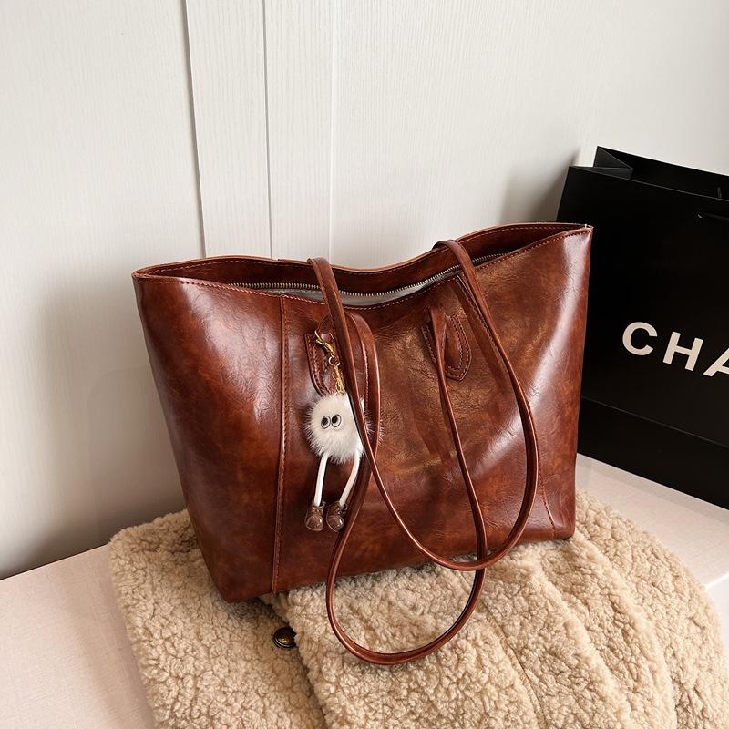 

Bags Women s Large Capacity 2025 New Autumn and Winter Premium Sense Versatile College Students Class Shoulder Bag Commuter Tote Bag no pendant коричневый