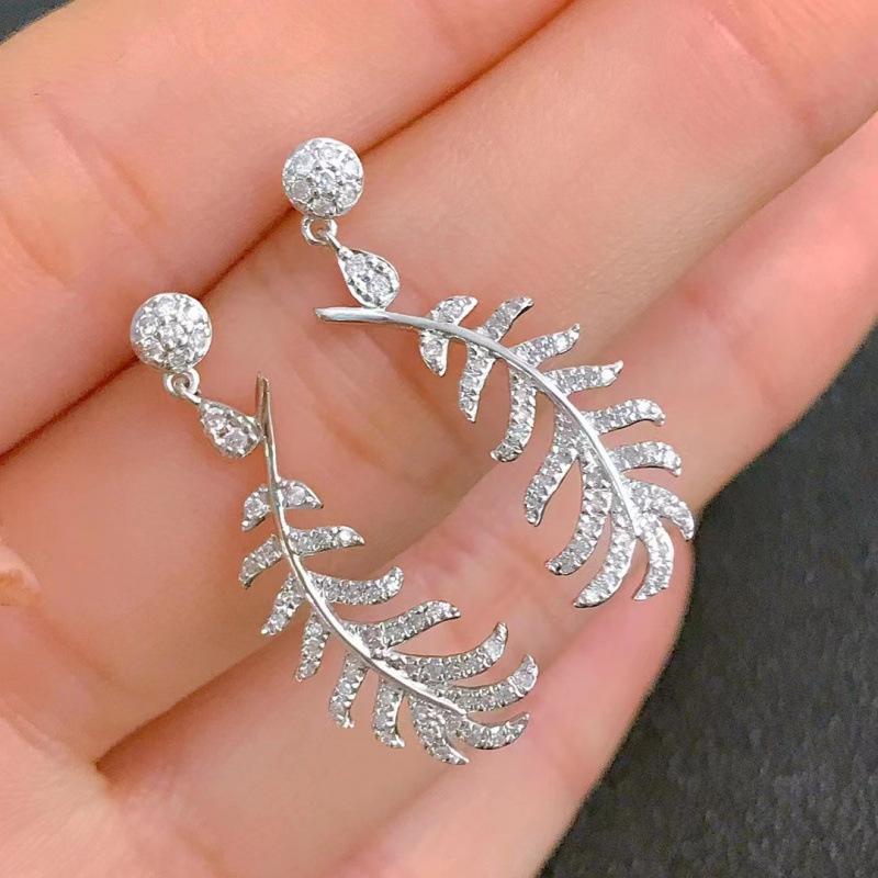 Versatile Earrings for Women: Small Fresh Style with Personality - Fashionable Ear Pendants Inspired by Internet Celebrities
