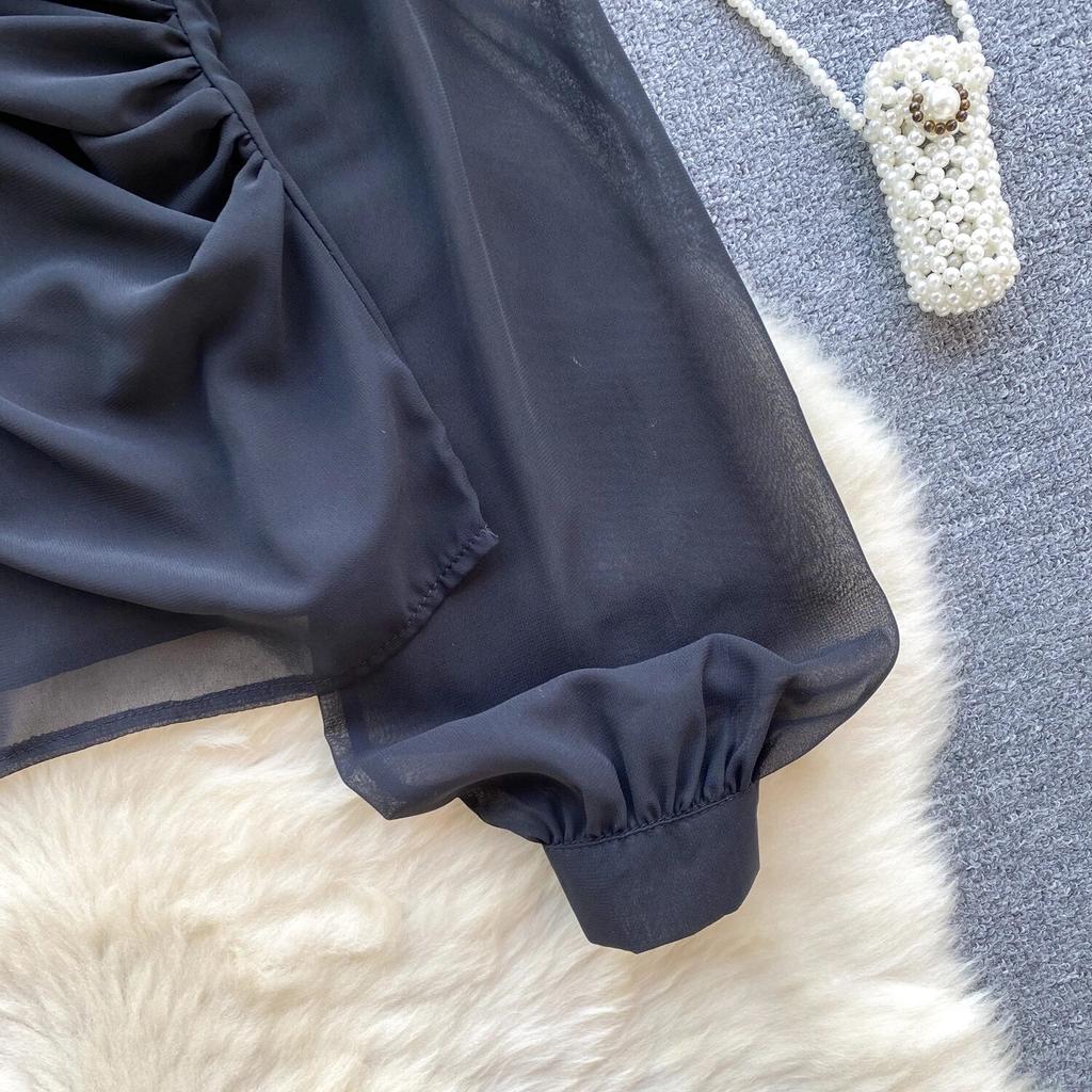 Nové jaro 2024 Elegantní tenká kancelářská halenka Ženy Šikmý límec mimo ramena Sexy topy Dámské Francie Jednobarevné módní design Šifonové topy