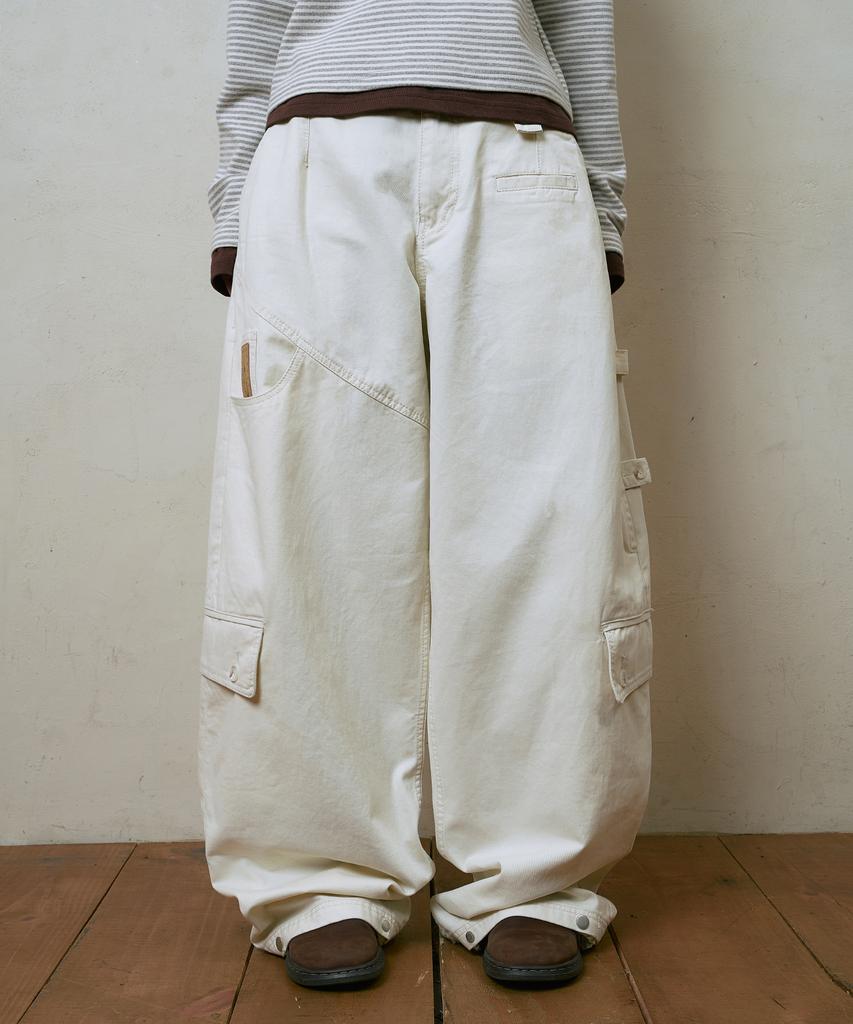Lujeoseukeulleob Multi Cargo Pocket Wide Cotton Pants Ivory