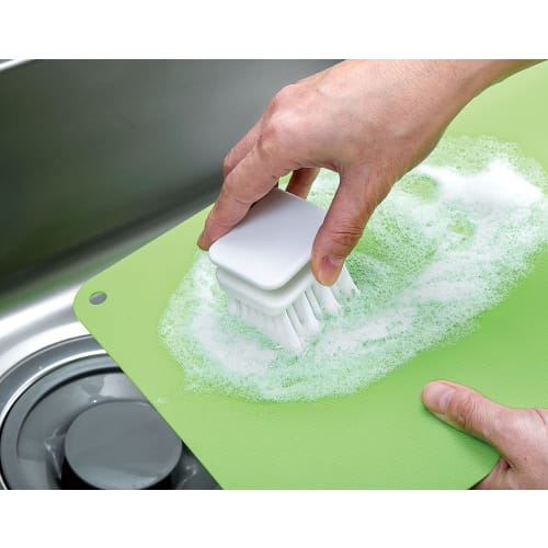 Mameita Kitchen Brush, White, 5cm Wide x 5.5cm Deep x 4.8cm High, Perfect for Washing Cutting Boards and Colanders, Easy Storage, Can Be Placed or Han