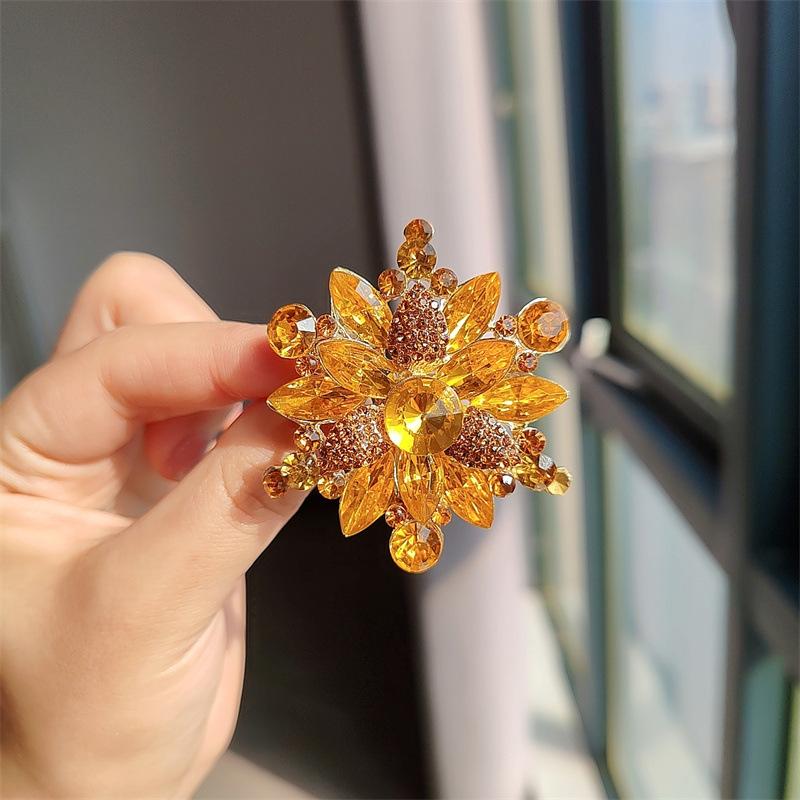 Rhinestone Flower Brooch for Women Snowflake Pins Banquet Party Backpack Gifts Jewelry Accessories