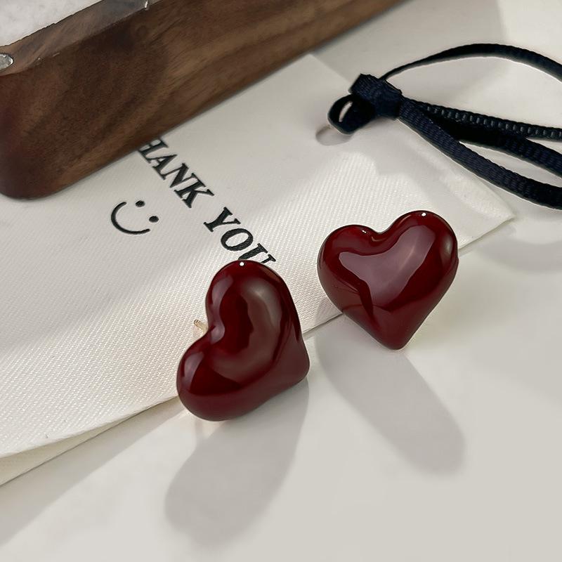 Elegant Retro Hong Kong Style Heart Drip Oil Stud Earrings - Versatile and Stylish for Women