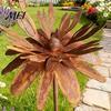 Vintage Style Garden Flagpole Rusty Outdoor Daisy Flower Metal Yard Stake, Rusted Iron Art Rust-red Patio Decoration Decoration, Weather-Resistant