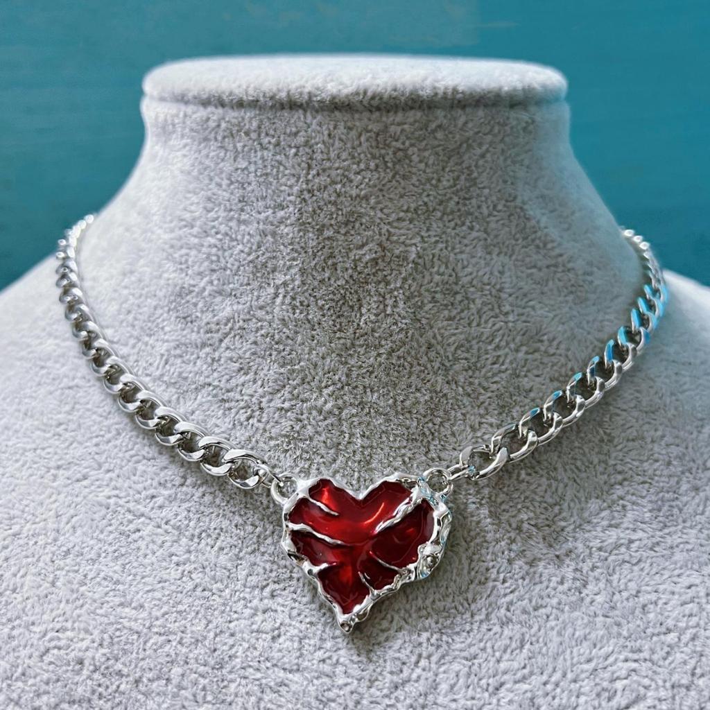 Personalized Gothic Punk Exaggerated Dark Red Heart Pendant Necklace With Unique Design For Women, Suitable For Daily Wear,