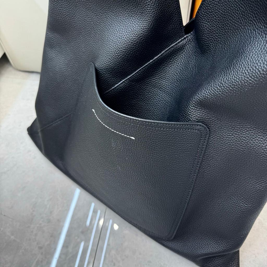 Cross-border first-layer cowhide commuter large-capacity women's bag zipper triangle bag versatile portable shoulder lazy wind underarm bag