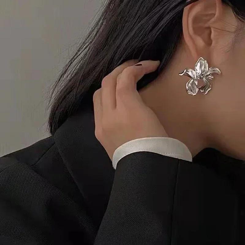 Women Summer Elegant Fashion Unique Design Peach Blossom Unique Design Flower Earrings Dark INS Advanced Earrings Gifts Decor