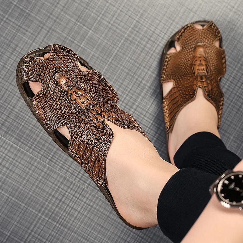 High Quality and Durable Men's Slippers Lightweight and Non Slip Outdoor Sandals Large Size Simple and Fashionable Beach Shoes