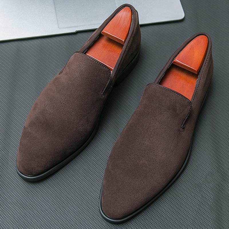 Retro Nowa Moda Zamszowe Skórzane Mokasyny Męskie Szpiczaste Czarne Brązowe Buty Codzienne Suknia Ślubna Buty na Powrót do Domu Zapatos Hombre