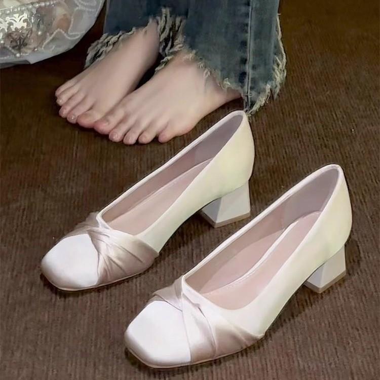 

Thick-heeled high-heeled shoes are not tired of commuting, square-headed satin single shoes for women s 2025 new Xiaoxiangfeng shoes 40