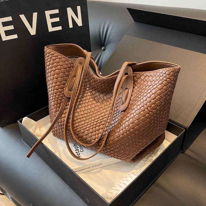 Fashion handbag women's spring and summer new product retro rhombus woven shoulder large capacity versatile tote bag