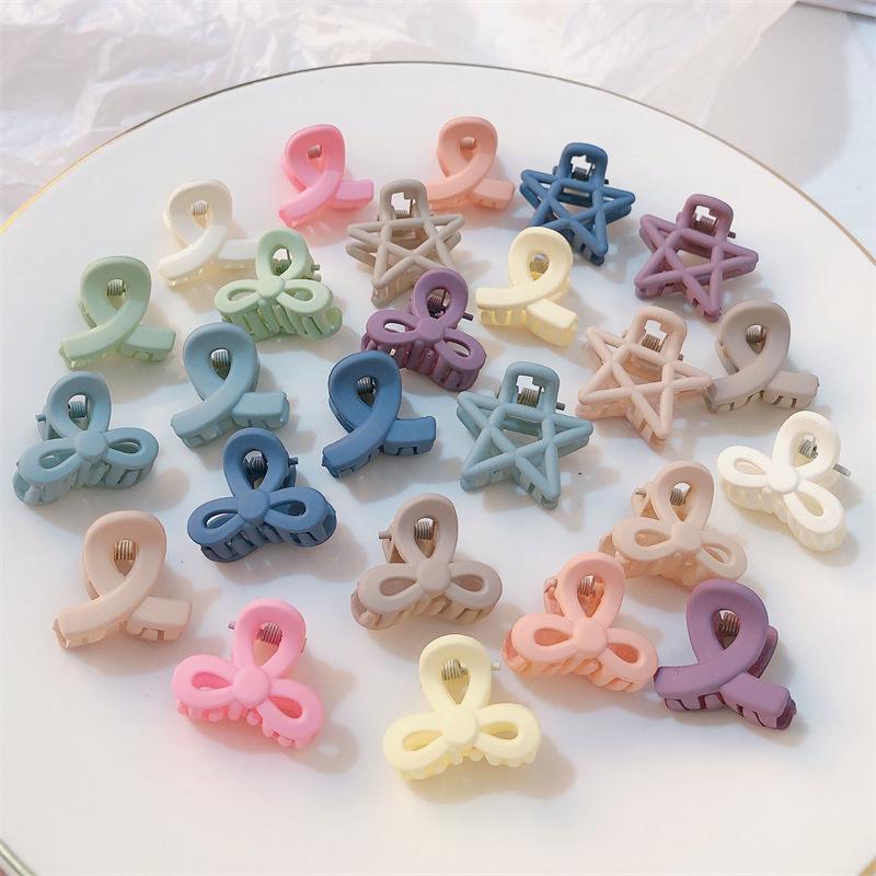 

Frosted Butterfly Hairpin: Small Shark Clip for Half-Tied Hairstyles