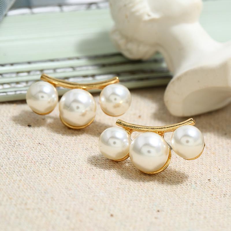 Retro Baroque Pearl Stud Earrings Women's Versatile High-end French Earrings, Simple Temperament, Personalized Trendy Ear Jewelry