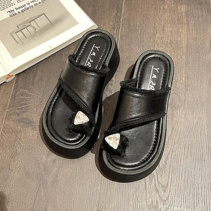 Thick-bottomed Casual Cover Toed Rhinestone Slippers Women's 2025 Summer New Super Fire Beach Versatile Lace One-word Cool Slippers