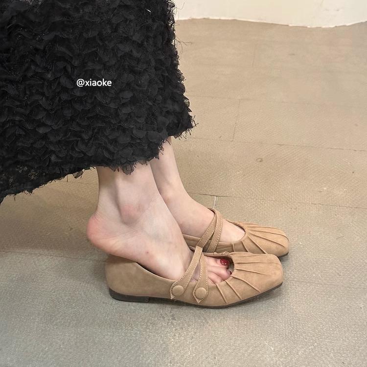 Square head single shoes women's flat 2025 new spring versatile one-word buckle French gentle pleated Mary Jane women's shoes