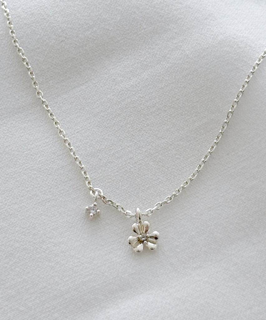 Melliv Petal Necklace_Mvn71