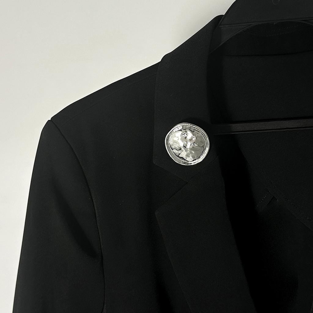 Zveličená nepravidelná kovová plisovaná brož, Módní ozdoba na klopu obleku