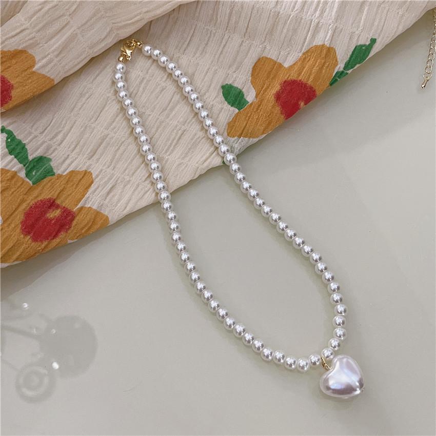 Sweet and Cute Girl-style Candy-colored Love Collarbone Chain Versatile Necklace, New Beaded Pearl Necklace.