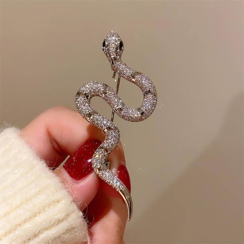 2024 New Snake Brooch Full Rhinestone Crystals Inlay Luxury Women's Brooches Pins Badge Jewelry Souvenir Gift