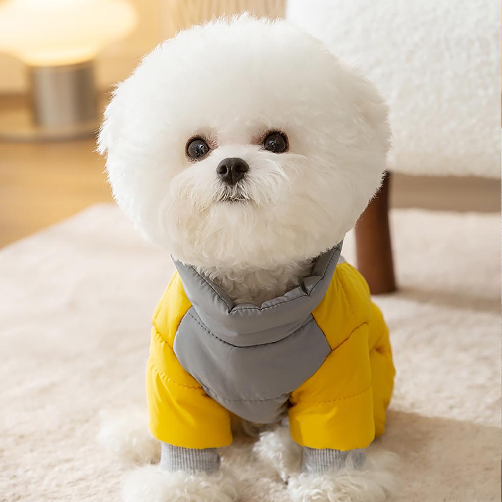 Hundekleidung ist warm im Winter, einfach und reflektierend, kann Teddy als Bär ziehen, kleiner Hund, verdickte vierbeinige Haustier-Baumwollkleidung.