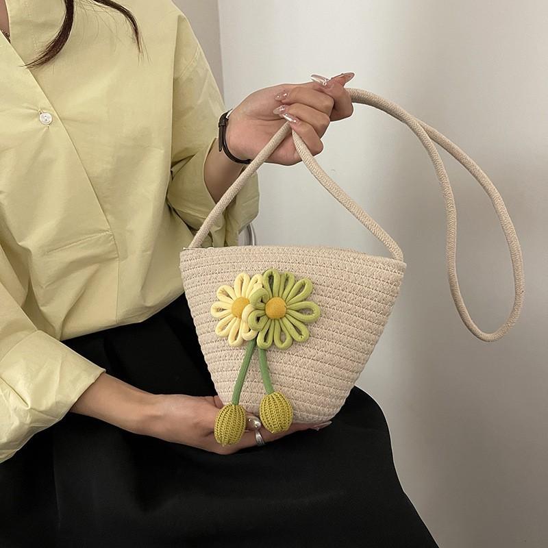

Exquisite Fashionable Flower Woven Bag Women s All-matching Mobile Phone Foreign Style High-end Travel Trend Cross-body zipper bag