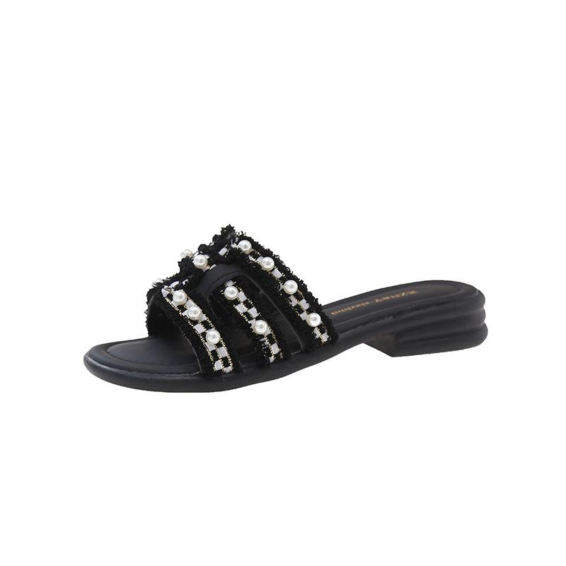 Soft-bottomed Pearl Xiaoxiangfeng Sandals Are Versatile 2025 Summer New Beach Season Thick-bottomed Slippers for Women's High-end Wear
